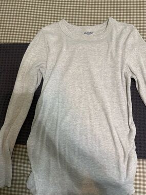 Old Navy women’s Long Sleeve Crewneck Top - Light Gray